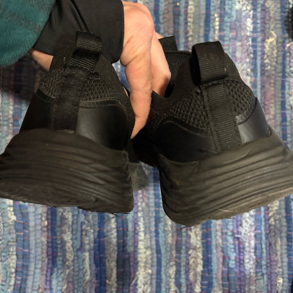 Free w/ $20 Purchase / 8W Avia Black Slip-On Sneakers - Picture 5 of 7